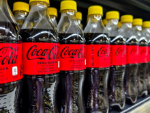 Coca-Cola sem cafeína chega ao Brasil: afinal, ela é mais saudável que a versão tradicional?