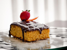 Bolo de cenoura com cobertura de chocolate