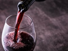 Por que uma taça de vinho por dia pode fazer bem