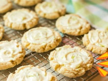 Biscoitinho amanteigado de limão: usar esse tipo de açúcar na receita é um passo muito importante para conseguir uma textura perfeita