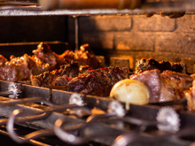 Dá para fazer um churrasco barato e delicioso se você souber quais cortes usar!