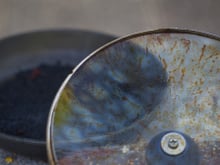 Adeus crosta de gordura: poucas pessoas sabem a melhor forma de limpar a tampa de vidro da panela