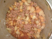 Linguiça com batata e cenoura