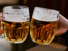 Outubro Rosa: consumo de álcool em qualquer quantidade aumenta o risco de câncer de mama