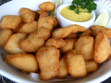 Iscas de peixe com molho azedinho de limão