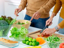 A maioria faz errado: nutricionista revela que o segredo para consumir fibras na quantidade certa não é comer mais salada