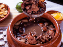 Feijoada e acarajé entram em nova lista das 10 piores comidas brasileiras! Quem votou nisso???