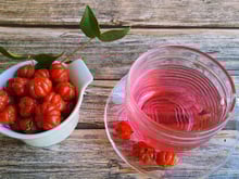 Já ouviu falar em chá de pitanga? Essa frutinha pode ter diversos benefícios para a saúde e bem-estar geral