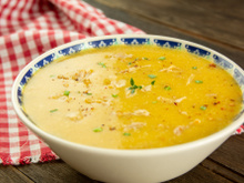 Sopa cremosa de mandioquinha com frango desfiado: minha receita favorita para as noites frias de inverno