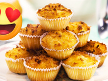 Essa é a receita mais simples e rápida de queijadinha com 4 ingredientes para você servir no arraiá!