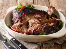 Pernil de porco ao vinho tinto