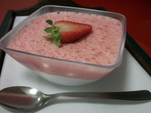 2 receitas com maria-mole: pudim e creme de morango