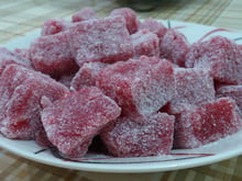 Doce de banana com gelatina de morango