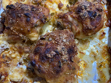 Sobrecoxas assadas com creme de cebola