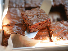 Aprendi a fazer um brownie saudável com minha nutricionista que não leva açúcar, nem farinha branca e fica uma delícia