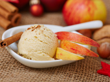 Esse sorvete de torta de maçã é a sobremesa saudável e sem açúcar perfeito para crianças e adultos