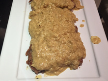 Costeletas de porco com molho de mostarda