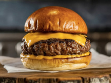 Você vai superar o vício em fast-food com esse hambúrguer caseiro suculento do TudoGostoso: "Agora não compro mais"