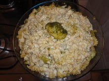 Macarrão ao molho de queijo e brócolis