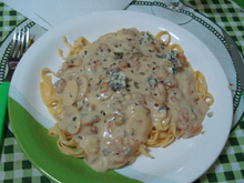 Macarrão ao molho de camarão com queijo