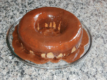 Bolo de cenoura com cobertura de chocolate