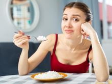 Harvard: quem deve evitar comer arroz branco e como substituir o acompanhamento nas refeições