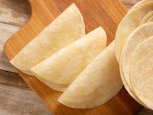 Nunca mais compre pronto: aprenda a fazer tortilla caseira com apenas 5 ingredientes e prepare tacos, wraps e panquecas deliciosas