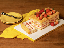 Pavê de morango com biscoito champanhe