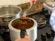 Essa é a carne ideal para fazer assada na panela de pressão: fica suculenta, macia e cheia de sabor