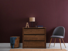 3 motivos para você entrar na tendência e ter algo vermelho (no tom rubi) em casa em 2025