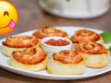 Mordidas macias que derretem irresistivelmente na boca: é isso que você vai sentir ao comer esse muffin de pizza