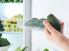 “Deixe os abacates verdes fora da geladeira; se estiverem maduros ou cortados, é melhor mantê-los dentro”, explica especialista