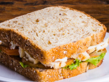 Por quantos dias o sanduíche natural dura dentro e fora da geladeira? Veja os cuidados para conservar e transportar o lanche