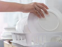 Escorredor de louça: 5 opções para manter as louças organizadas