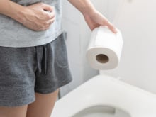 O que o seu cocô diz sobre a sua saúde? Nem todo mundo presta atenção, mas esses podem ser alguns sinais de alerta