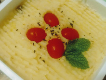 Escondidinho vegano de batata recheado com cogumelos e repolho