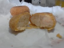 Bolinho de frango crocante