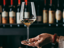 Adega no verão: 3 opções de adegas climatizadas para você ter em casa e saborear um delicioso vinho