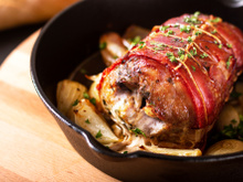 Lombo com bacon fatiado