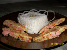 Omelete com salsicha e cebola