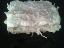 Bolo de coco gelado com creme