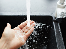 Como economizar água na cozinha: confira dicas