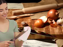 Finalmente uma técnica pra cortar cebola sem chorar que funciona de verdade: truque é muito simples