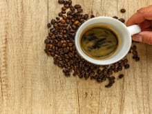 Qual país consome mais café no mundo? Ele lidera com 4 xícaras por dia!