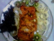 Salmão acebolado
