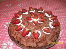 bolo de brigadeiro com morangos