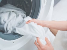 7 itens proibidos na máquina de lavar roupa e com certeza você usa um (ou mais) deles. Não estrague o seu eletrodoméstico!