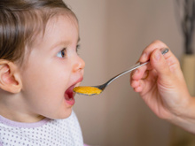 Descobri uma receita de sobremesa rápida e saudável que meu bebê adora (e eu também!)