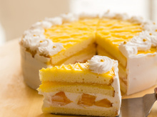 Bolo gelado de abacaxi com coco: massa molhadinha, recheio cremoso e sabor incomparável