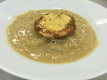 Sopa de cebola gratinada
